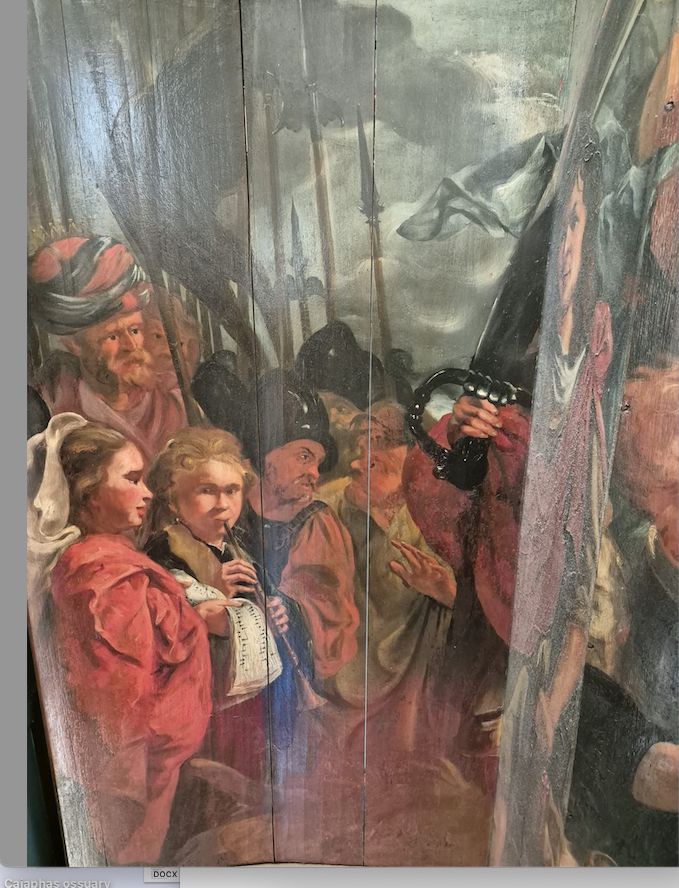 Detail van een beschilderd orgelluik van het rugwerk, met koning Saul in tulband tussen soldaten en omstanders; hij kijkt naar de intocht na Davids overwinning op Goliath.